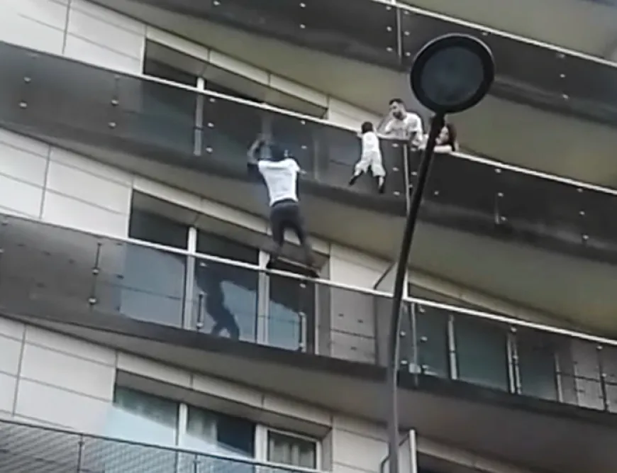 Saldırıya Uğrayan Homoseksüeli Korumaya Çalışan Göçmenler Onurlandırıldı.