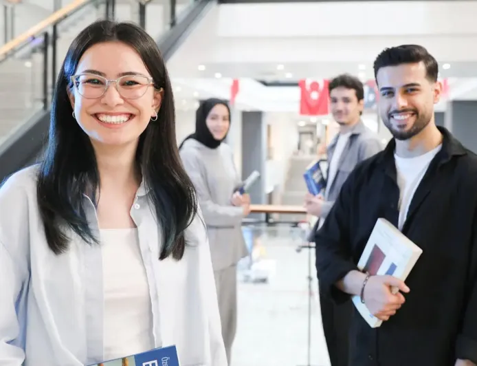 2026 İngiltere Doktor Denklik Rehberi: UKMLA – Portfolio Pathway ve Yeni Yasalar